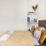 Bright And Peaceful Apartment In The City Centre