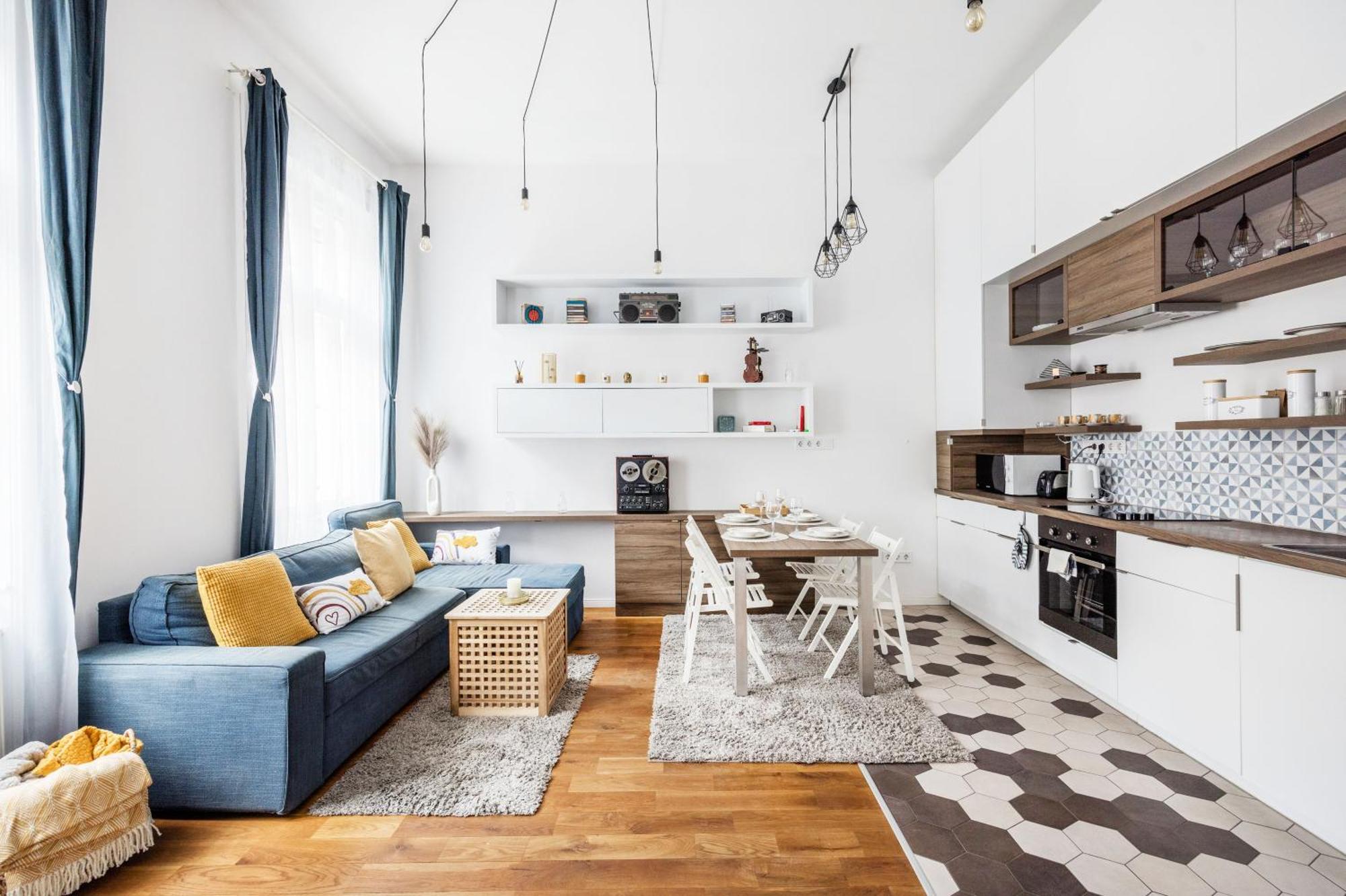 Bright And Peaceful In The Centre Apartment