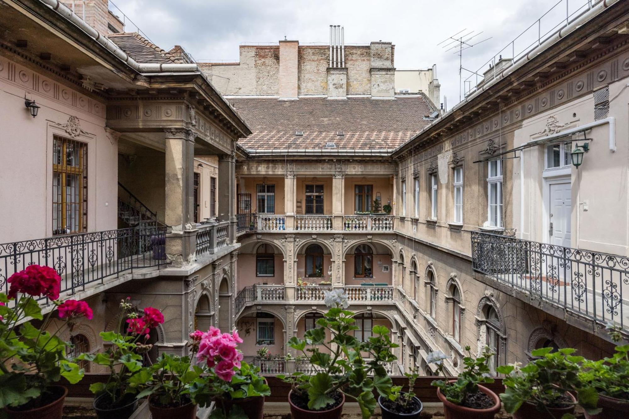 Apartment Bright And Peaceful In The Centre Budapest