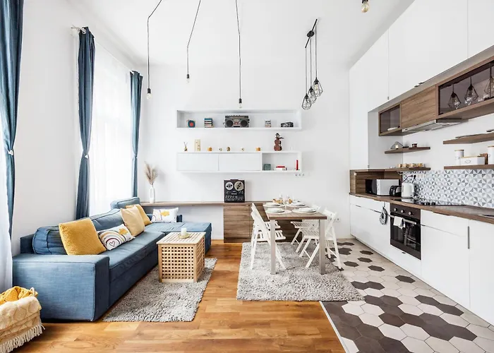 Bright And Peaceful Apartment In The City Centre